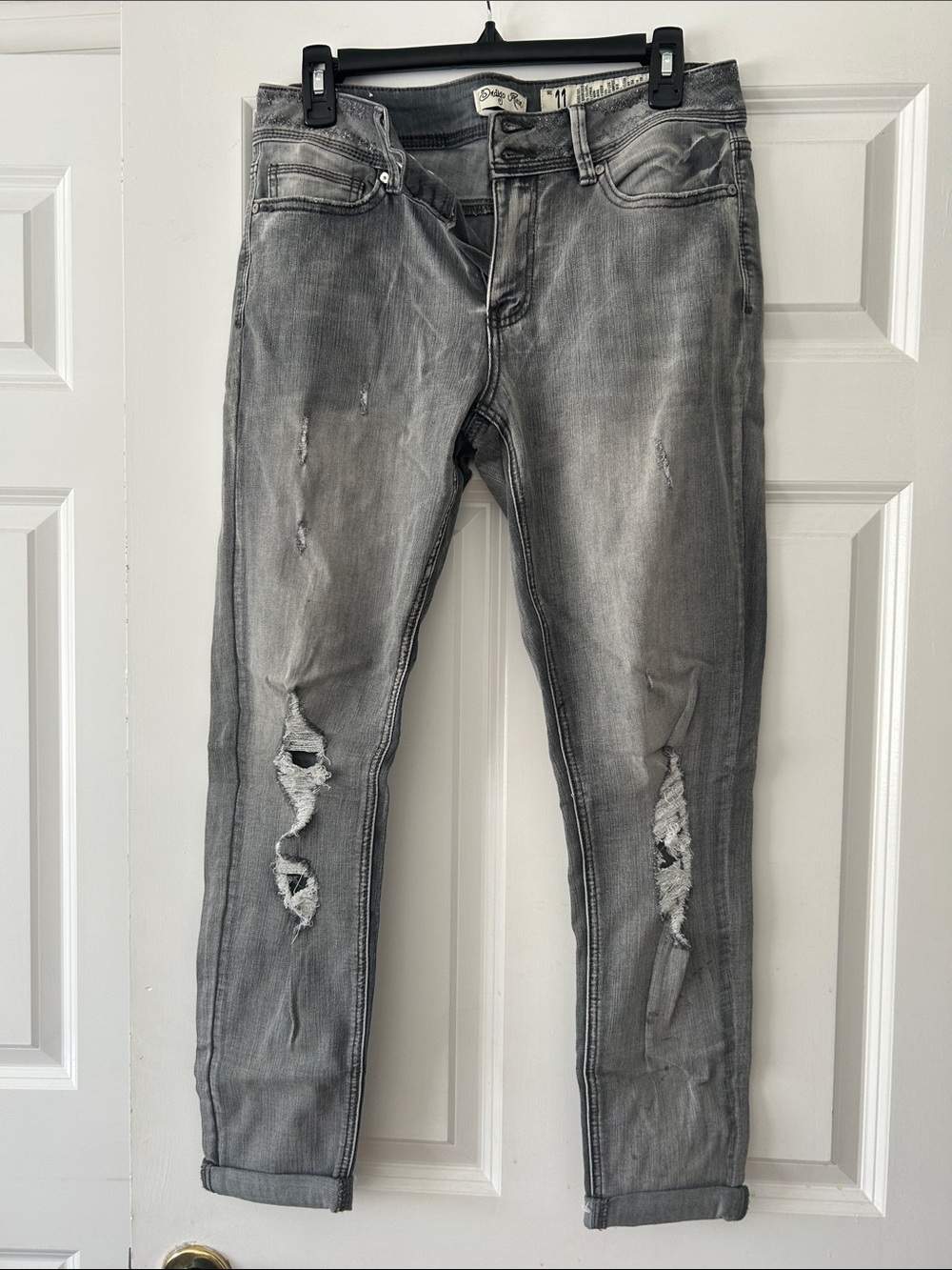 Indigo Rein Women's Skinny Distressed Gray Jeans
